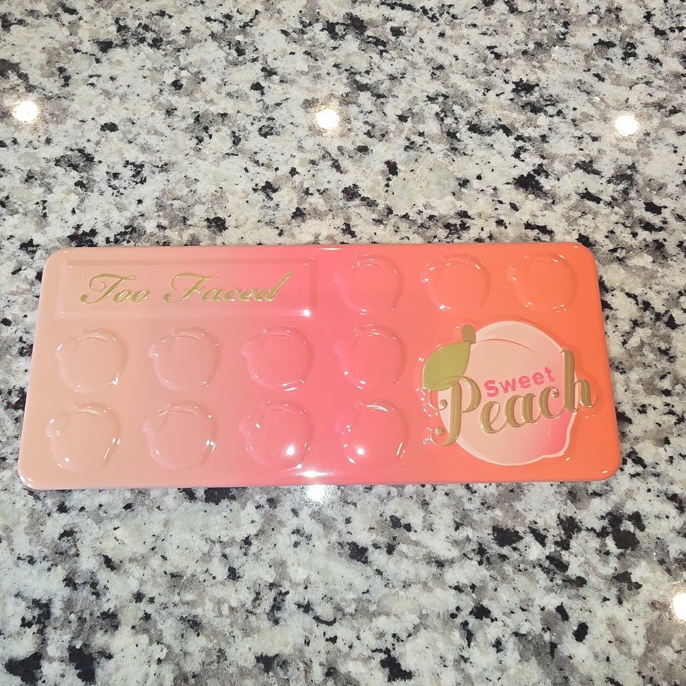 Too Faced Sweet Peach Eyeshadow Palette - NEW